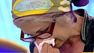 Drama unei femei bolnave de cancer! La 46 de ani, Roxana este pe moarte, iar iubitul a dat-o afara din casa cu fetita cu tot: "Ii e rusine cu mine"