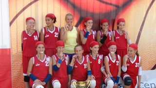 "Le-a dat cu tabla in cap pana s-a spart". Declaratia tulburatoare a mamei din Arad a carei fiica a fost abuzata de antrenoarea ei