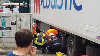 Accident teribil in Iasi! O batrana a fost calcata de un tir pe trecerea de pietoni