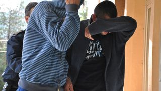 Talharie "made in Iasi". Un tanar de 31 de ani a intrat in apartamentul vecinei sale pentru a fura bunuri, dar a sfarsit prin a-i cere victimei sa ii faca oua ochiuri - Cazul real care i-a bulversat pana si pe politisti