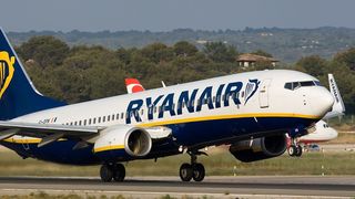 Rynair ia peste picior Tarom: "La acelasi pret cat pentru un zbor Tarom, puteti cumpara 10 zboruri cu Rynair". Cum a raspuns Tarom