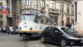 Cum a reusit o soferita sa paralizeze traficul in Bucuresti mai bine de jumatate de ora - E incredibil cum si-a parcat masina