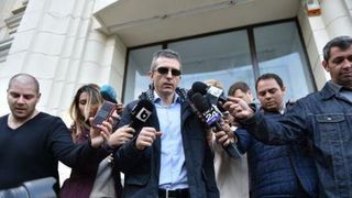 Cum arata mormantul lui Dan Condrea la un an dupa ce acesta s-a sinucis! Familia i-a umplut locul de veci cu flori! EXCLUSIV