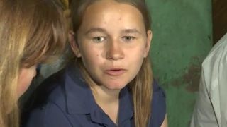 Caz incredibil in Romania. O adolescenta de 17 ani, care are doi copii, s-a dezvirginat cu fratele ei mai mare!