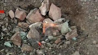 Focul din Romania care nu se stinge. Flacarile prevestesc cutremurul