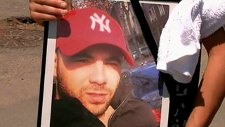 Scene dureroase de la inmormantarea tanarului ucis in stil mafiot la Braila - Sora si fratele decedatului, sfasiati de durere: "El e mort, asasinii sunt liberi"