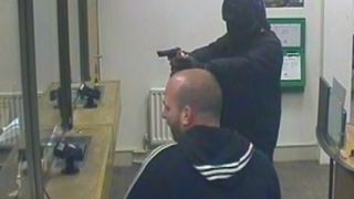 Autorul jafului de la o banca din Capitala a pierdut la ruleta 22.000 de lei din suma furata