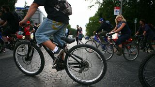 Primaria Capitalei anunta realizarea unor piste de biciclete pe 100 de km lungime. Avocatul Poporului s-a sesizat cu privire la numarul redus de astfel de piste
