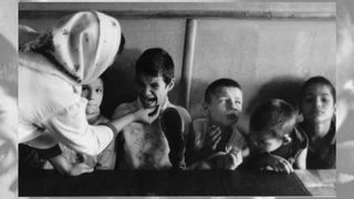 Victima a caminului - spital pentru copii din Sighet: "O ingrijitoare m-a batut mult cu o matura, am crezut ca mor"