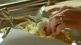 Sibienii au intins mesele pentru turistii pofticiosi: branzeturi alese, miel la ceaun, mamaliguta si placinta traditionala