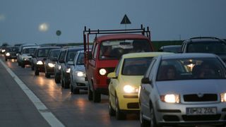 Trafic ingreunat pe Autostrada Soarelui in urma unui accident rutier; doua persoane au fost ranite