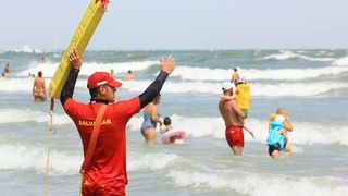 Ministrul Turismului: Este primul an in care a fost bugetata activitatea de salvamar. Salvamarii din Mamaia nu au iesit pe plaja in minivacanta de Rusalii, nefiind incheiate toate procedurile