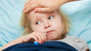 A reusit sa invinga lupta cu 15 boli incurabile, insa a murit dupa ce a contactat rujeola din spital. Mama face dezvaluiri socante: "A murit pentru ca am dus-o la spital"