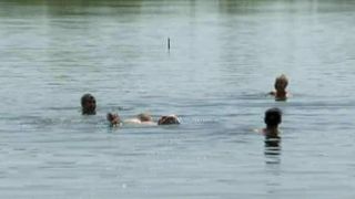 Nu aveti bani pentru o mini-vacanta pe litoral? Asta e statiunea care va asteapta cu preturi mici si apa numai buna de o baie