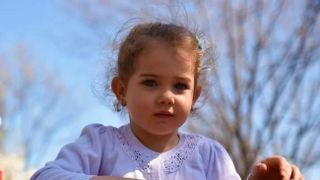 Ce s-a intamplat cu Eva, fetita de 4 ani diagnosticata cu cancer. Mama ei a povestit totul pe Facebook