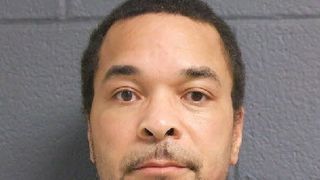 A sunat la politie si a anuntat ca si-a ucis sotia si copilul. Dupa 20 de ani, scenariul s-a repetat: "Mi-am impuscat sotia si fetitele"