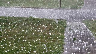 Cod galben de averse cu descarcari electrice si grindina in judetele Neamt, Cluj, Salaj, Suceava, Arad si Caras-Severin