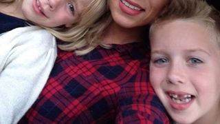 Aceasta mama ar putea fi oricand "decapitata". Povestea crunta din spatele acestei fotografii