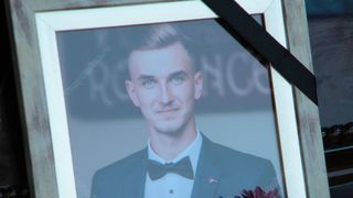 Durere fara margini la Negrilesti, unde a fost inmormantat unul dintre cei cinci tineri morti in accidentul din Viisoara. Rafael avea doar 20 de ani