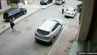 A vrut sa parcheze masina sau sa distruga parcarea cu totul? E cumplit ce a putut face o soferinta