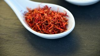 Un belgian stabilit in Romania cultiva cu succes "aurul rosu". Un singur gram se vinde cu peste 100 de lei