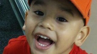 S-a trezit, a spus "au", apoi si-a dat ultima suflare! Povestea tragica a unui baietel de 4 ani, mort la o saptamana dupa ce a mers la piscina