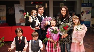 Familia Bodnariu, cu toti cei sase copii