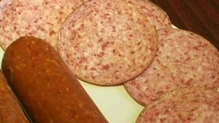 Salamul de vara nu respecta mai nimic din reteta originala. Din ce ingrediente e facut: "E cancer curat"