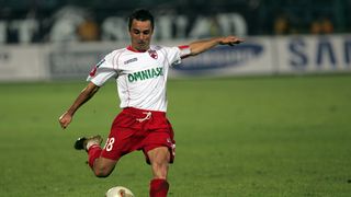 Fiul unui mare fotbalist roman a cazut in patima jocurilor de noroc! Baiatul lui Florentin Petre este nelipsit de la cazinou si pierde bani cu mare lejeritate