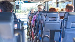 Autocar cu zeci de turisti, implicat intr-un accident rutier pe DN 1, in statiunea Busteni