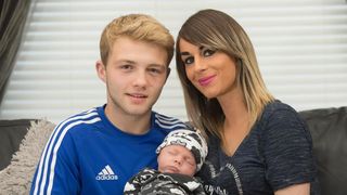 Desi are doar 16 ani, acest tanar si-a ajutat iubita sa nasca. Diferenta de varsta dintre cei doi nu-i impiedica sa fie fericiti