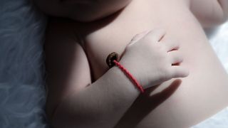 Doi parinti crestini sunt acuzati ca si-au lasat fetita bolnava sa moara. Au crezut ca puterea credintei o va salva si au refuzat ajutorul medicilor. "A fost voia Domnului!"