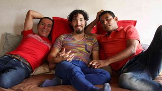 Premiera mondiala. Prima familie formata din trei barbati a fost recunoscuta