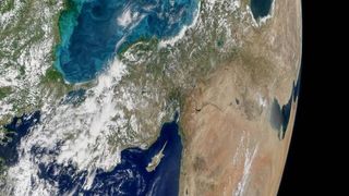 Apa Marii Negre are culoarea turcoaz. Care este explicatia acestui fenomen unic