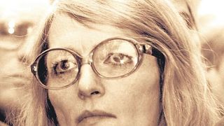 Dezvaluirile Elenei Carstea despre chinul Zoiei Ceausescu in decembrie 1989: "Erau 4-5 soldati care o impingeau din toate partile, i-au luat si cei doi caini si dadeau cu picioarele in ei!"