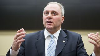 Un senator a fost impuscat in timp ce participa la un eveniment sportiv - Politia l-a ucis pe cel care a incercat sa il asasineze pe omul politic