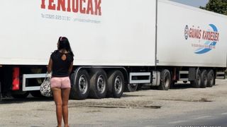 Povestea prostituatei care si-a injunghiat iubitul cu 15 ani mai tanar, dupa ce a fost prinsa in patul sau cu un client