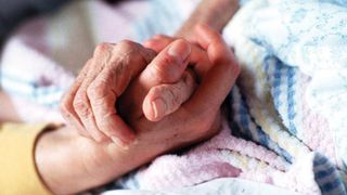 O asistenta medicala a notat ce i-au spus pacientii in clipa mortii. Dintre toate, cuvintele acestea au marcat-o cel mai tare