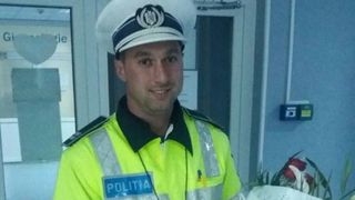 Politistul care l-a lovit pe Boureanu este un "erou". El a ajutat la venirea pe lume a unei fetite, in urma cu un an