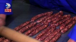 Toti poarta numele de Carnati de Plescoi, dar pe rafturile magazinelor gasim in mare parte produse contrafacute!