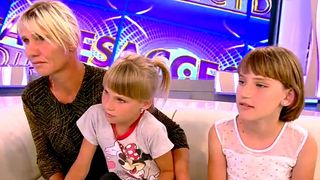 "Mi-a spus ca el e stapan. Cumnata m-a batut in casa mea". O mama cu patru copii, gonita de rude dupa ce sotul ei s-a sinucis