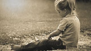 Un barbat din Sibiu a incercat sa abuzezetrei fetite in curtea bisericii