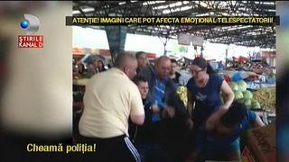 Bataie monstru in piata centrala din Buzau! Tarabagii au inceput sa se ia la pumni si palme. Motivul? &bdquo;Din cauza la clienti&rdquo;