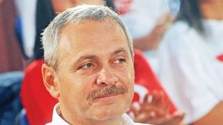 Dragnea le-a trimis SMS si deputatilor opozitiei cu programul Parlamentului de duminica: Stimati colegi, va rog sa fiti prezenti