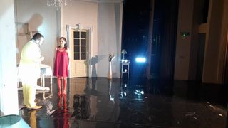 La Teatrul Evreiesc de Stat spectacolele se joaca la lumina lanternelor! Maia Morgenstern: "A cazut curentul in cartier. Aceasta situatie nu mai poate continua!"