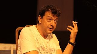 A mostenit de la Iurie Darie o casa si un teren de 1.000 de metri patrati, dar a preferat sa se mute intr-un apartament cumparat cu credit! Fiul celebrului actor castiga peste 5.000 de euro pe luna!