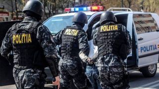 Mai multi romani, cercetati pentru exploatare si trafic de minori. Isi obligau copiii sa fure sau sa cerseasca in Paris