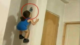 Fetita asta a cucerit internetul. E uimitor ce poate face