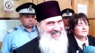Desi e trimis in judecata, Arhiepiscopul Tomisului inca nu stie de ce e acuzat. Declaratiile lui sunt halucinante