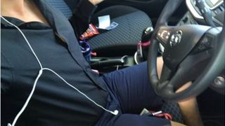 Un barbat a fost trimis acasa pentru ca a venit in pantaloni scurti la munca. Ramai fara cuvinte cand vezi cum s-a intors acesta la serviciu